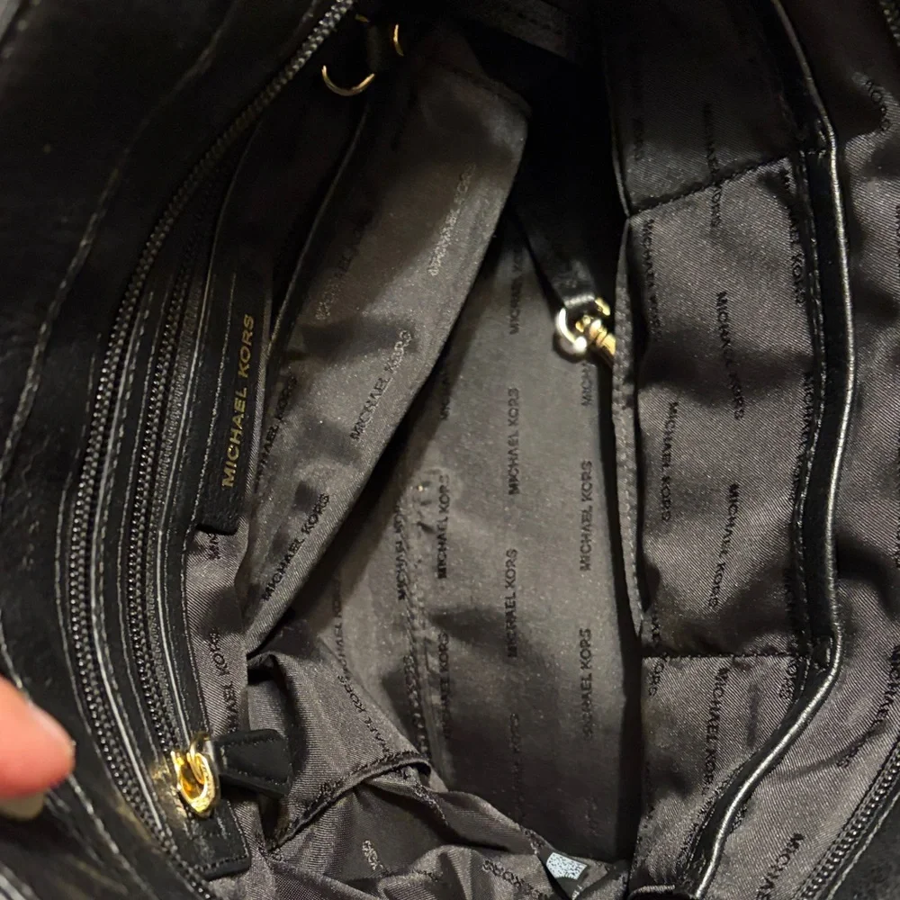 Michael Kors Black and Tan Leather handbag.Bedford Leather zip tote.